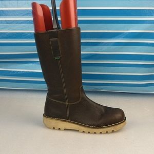 Chocolate Brown Tall Boot with side zipper and natural rubber sole 39/8us/6uk